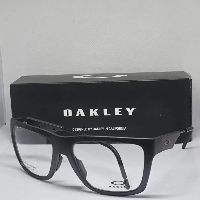 6--OAKLEY-LOS